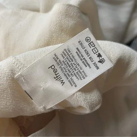 Aritzia Romance Me Blouse - Size XS - Picture 5 of 5